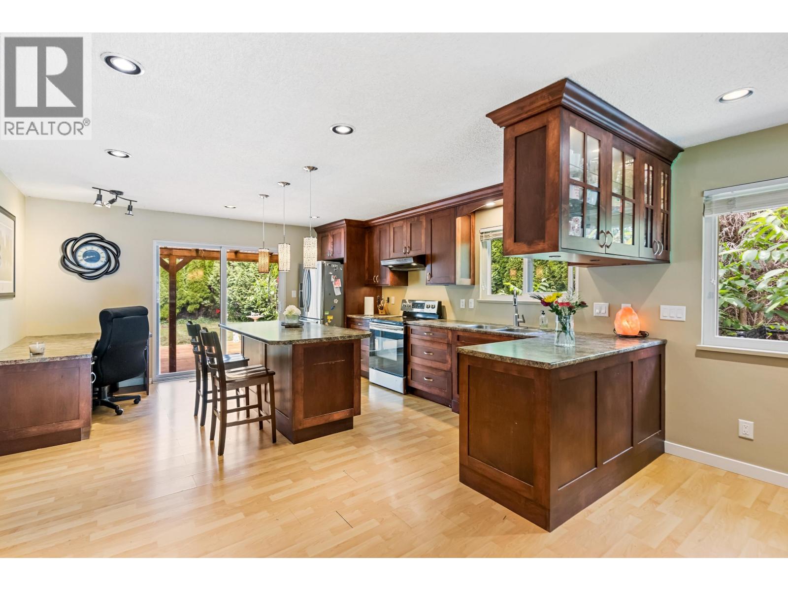 Photo 5 of 21665 Howison Avenue, Maple Ridge BC