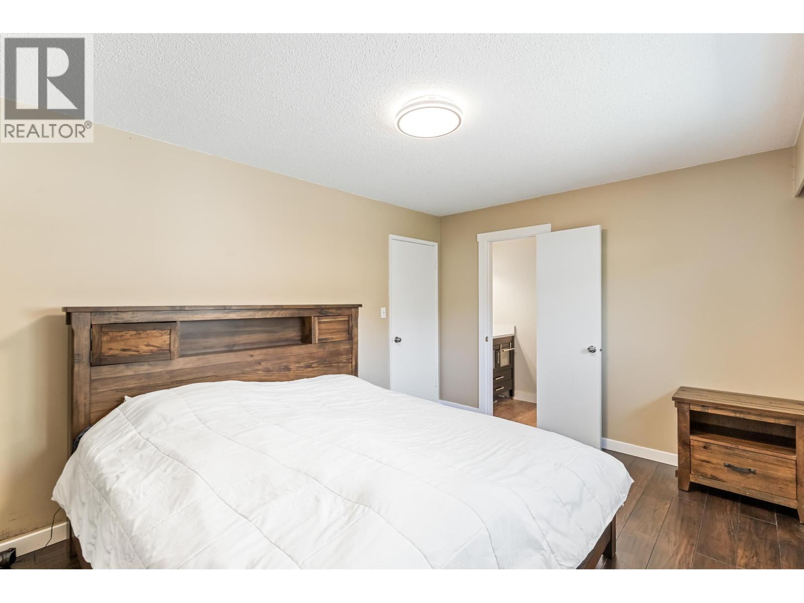 Photo 8 of 21665 Howison Avenue, Maple Ridge BC