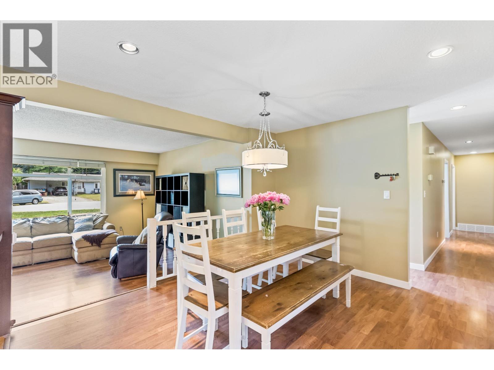 Photo 6 of 21665 Howison Avenue, Maple Ridge BC