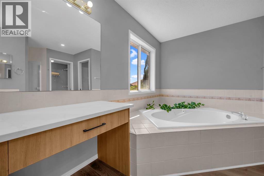 Photo 10 of 518 Bridlecreek Green Sw, Calgary AB