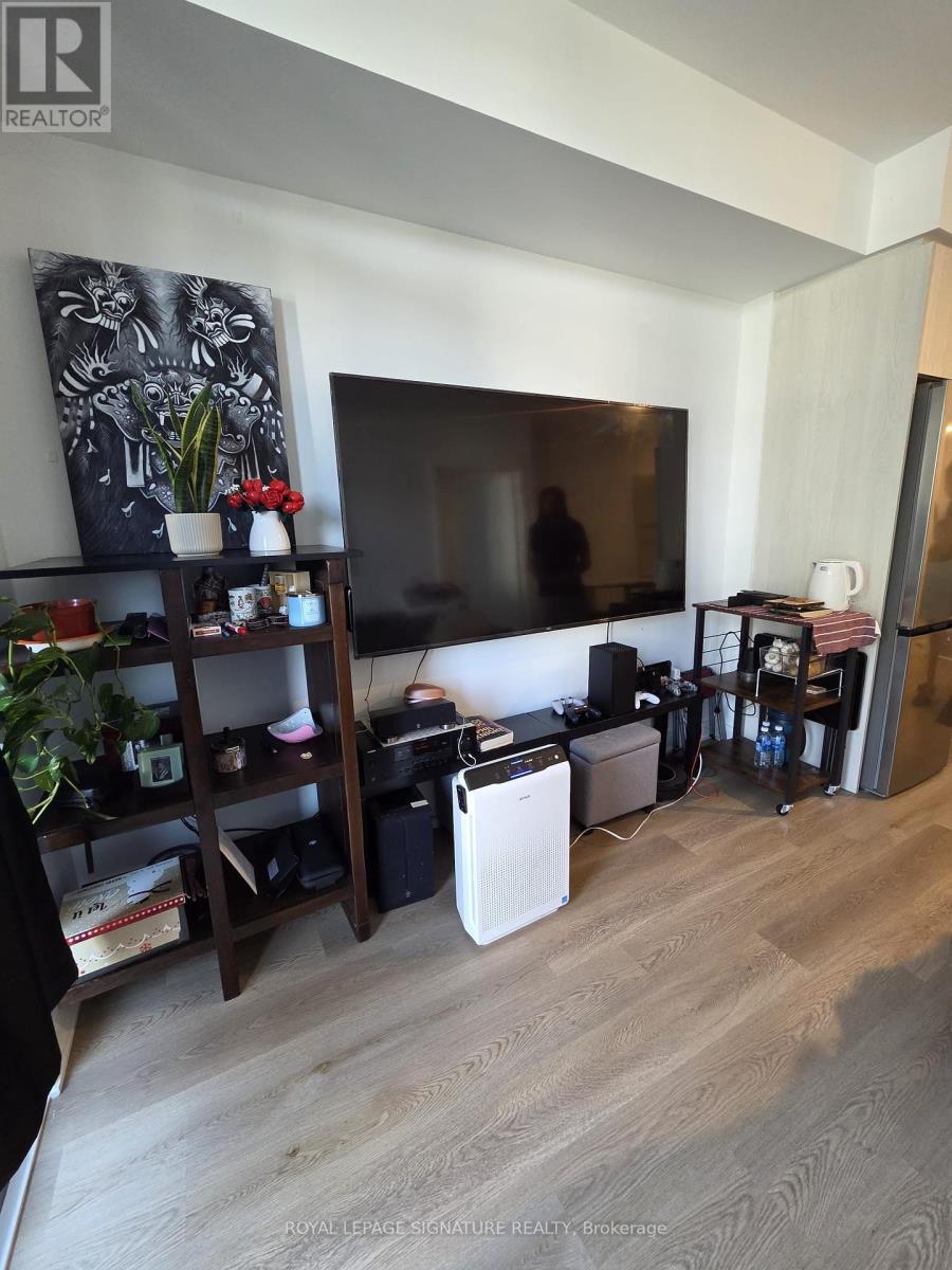 Photo 3 of 314 86 Dundas Street E, Mississauga ON