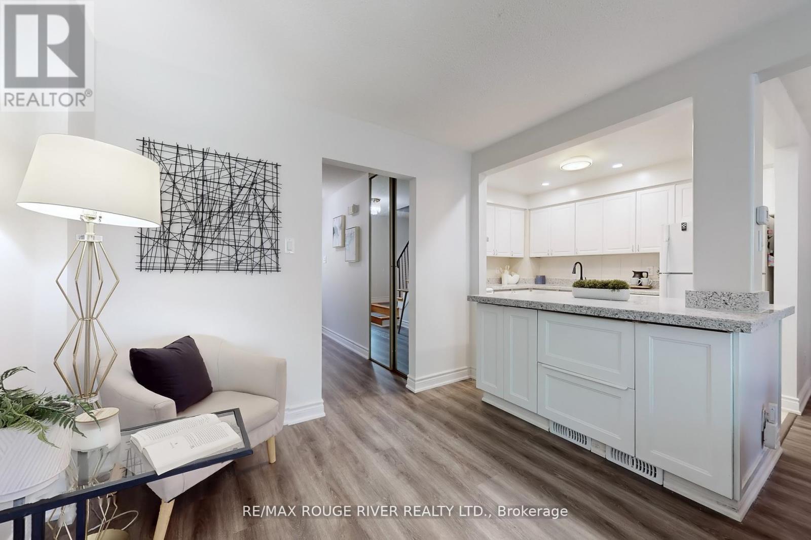 Photo 16 of 24 34 Dundalk Drive, Toronto ON