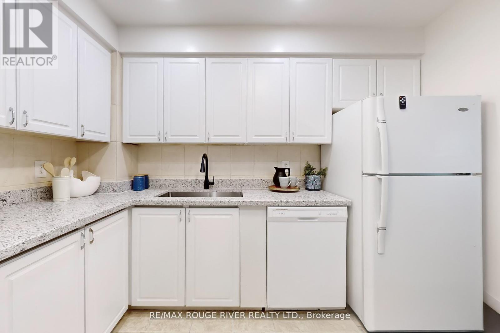 Photo 17 of 24 34 Dundalk Drive, Toronto ON