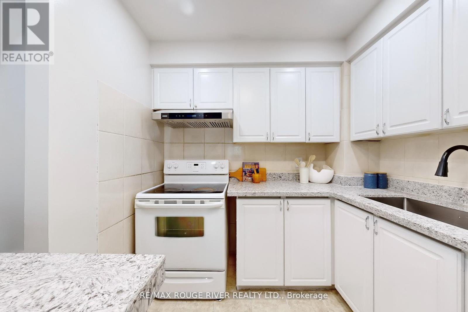 Photo 18 of 24 34 Dundalk Drive, Toronto ON