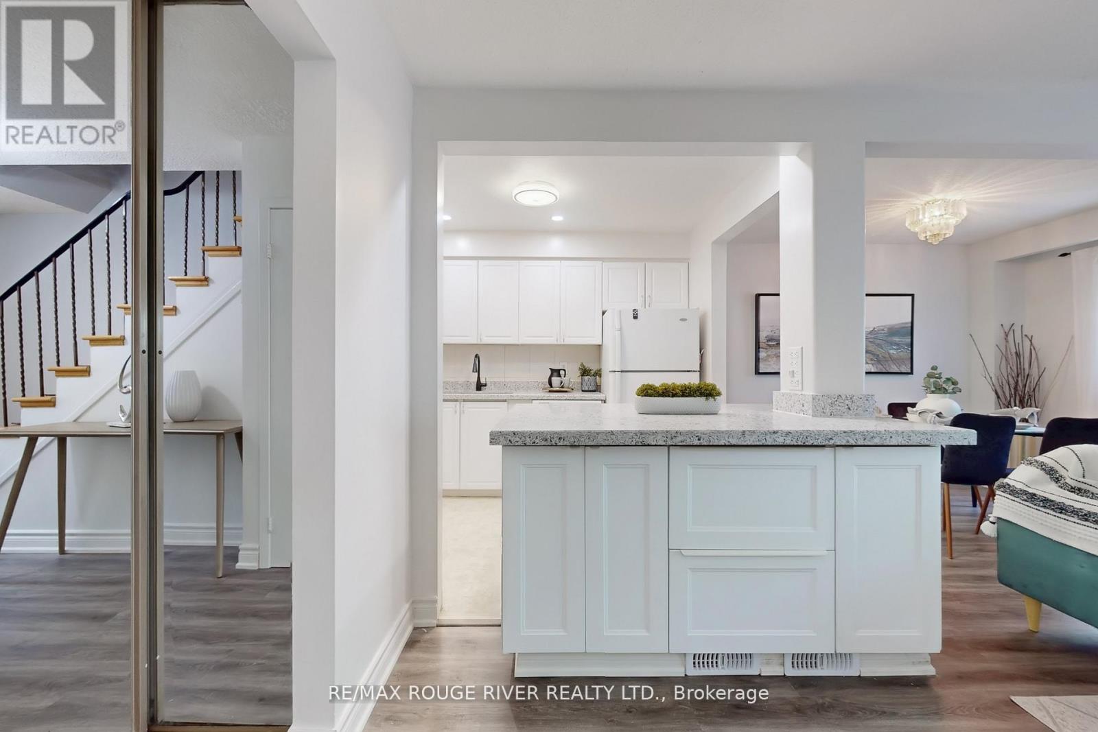 Photo 13 of 24 34 Dundalk Drive, Toronto ON