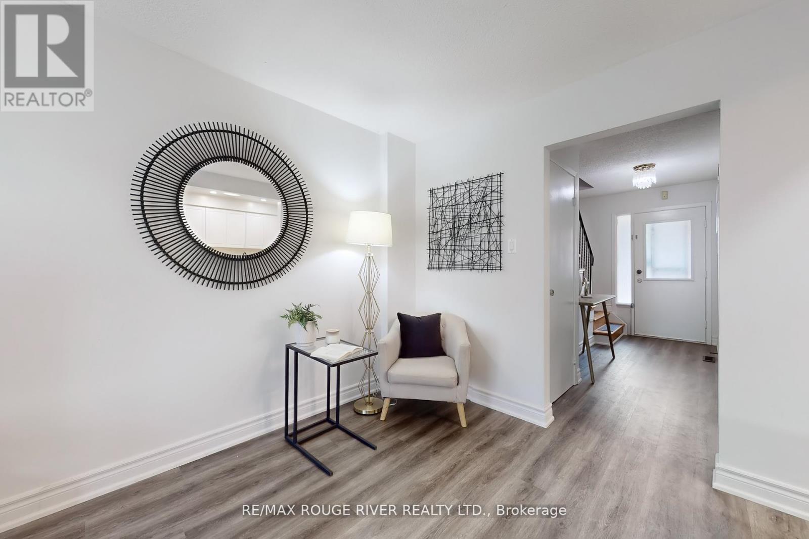 Photo 4 of 24 34 Dundalk Drive, Toronto ON