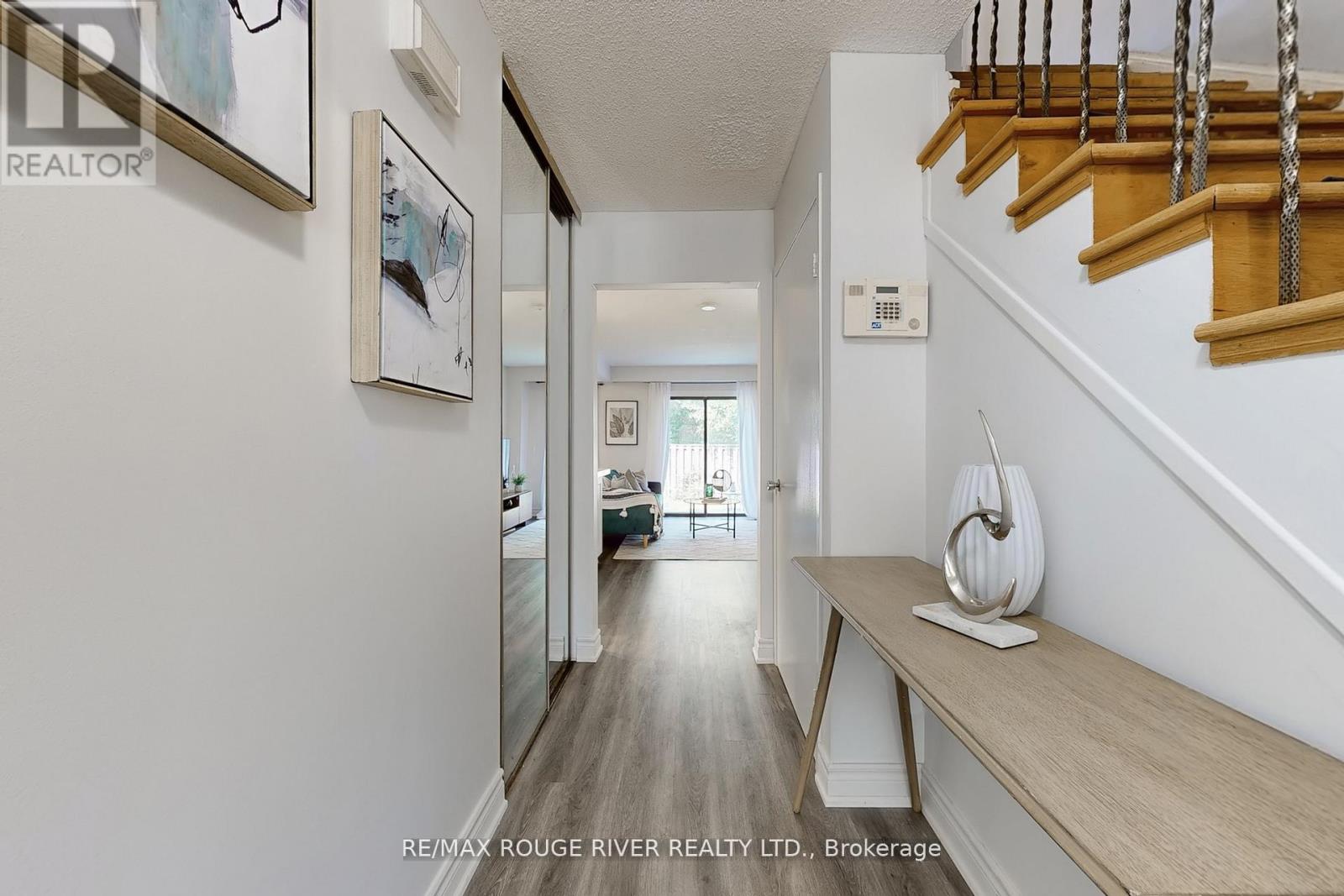 Photo 3 of 24 34 Dundalk Drive, Toronto ON