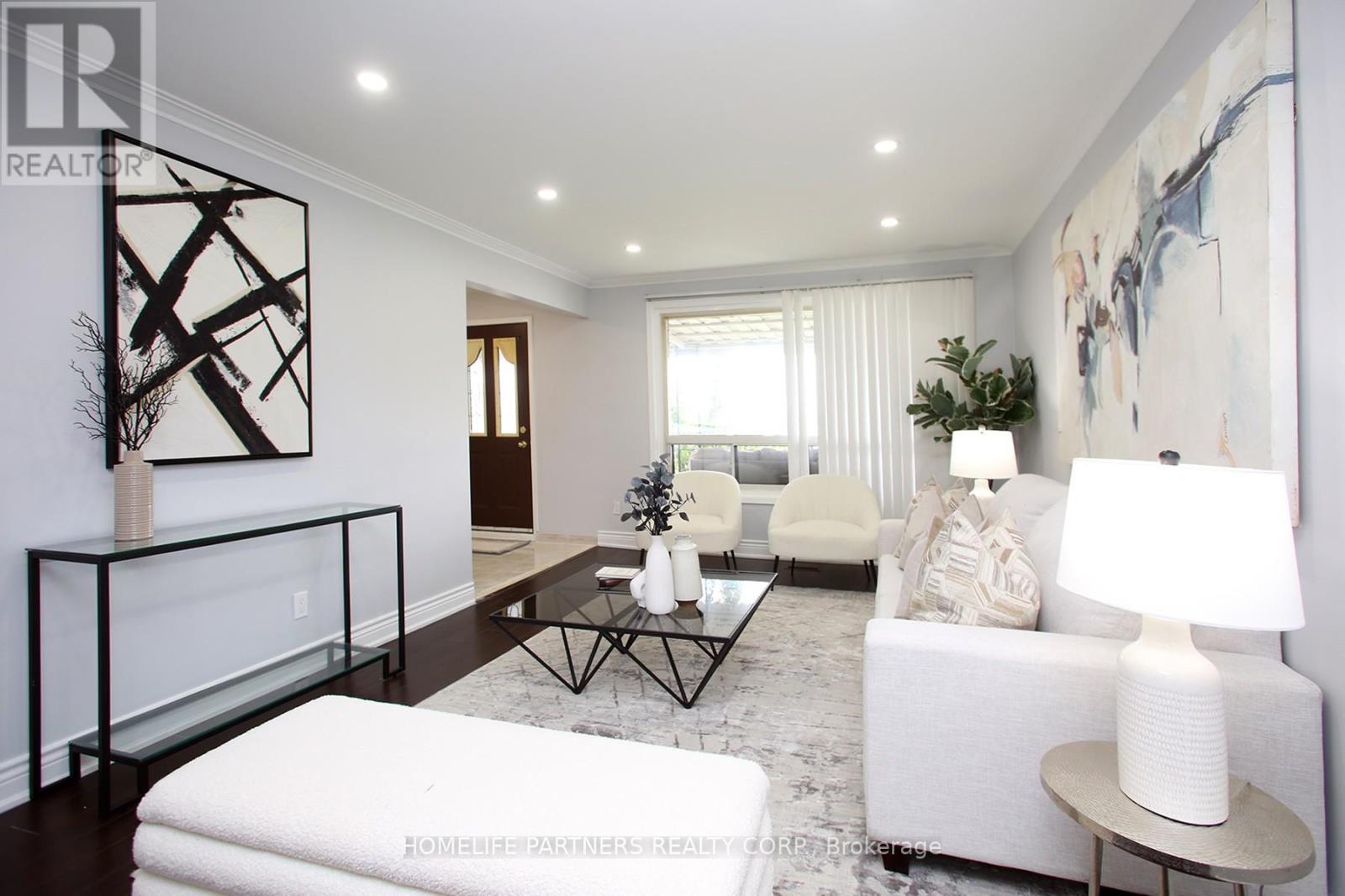 Photo 10 of 50 Hasbrooke Drive, Toronto ON