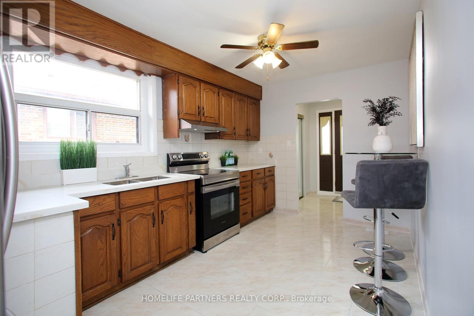 Photo 12 of 50 Hasbrooke Drive, Toronto ON