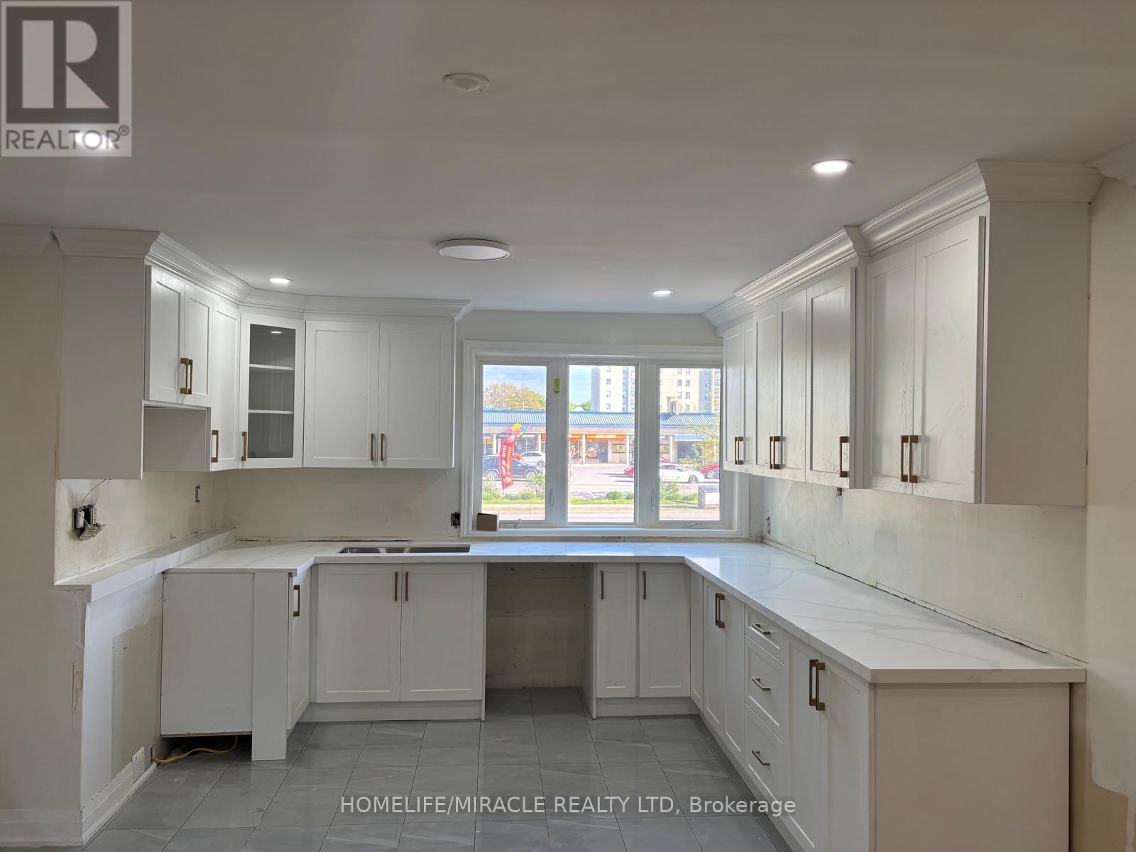 Photo 3 of 361 A Scott Street, St Catharines ON