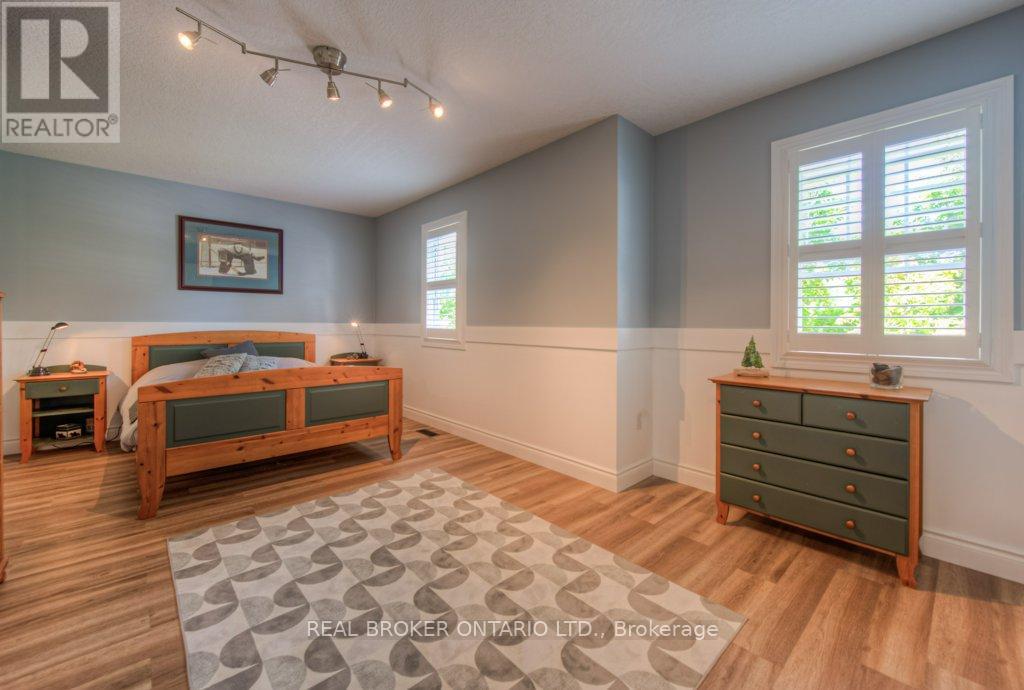 Photo 10 of 177 Old Maple Boulevard, Guelph Eramosa ON