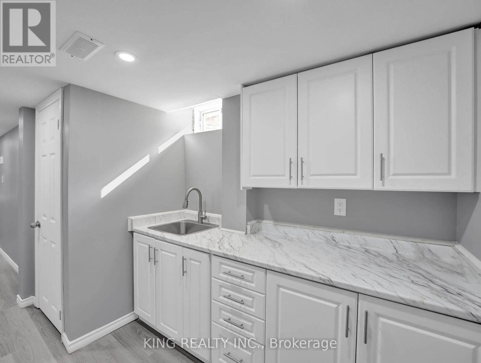 Photo 32 of 15 Hartley Avenue, Brant ON