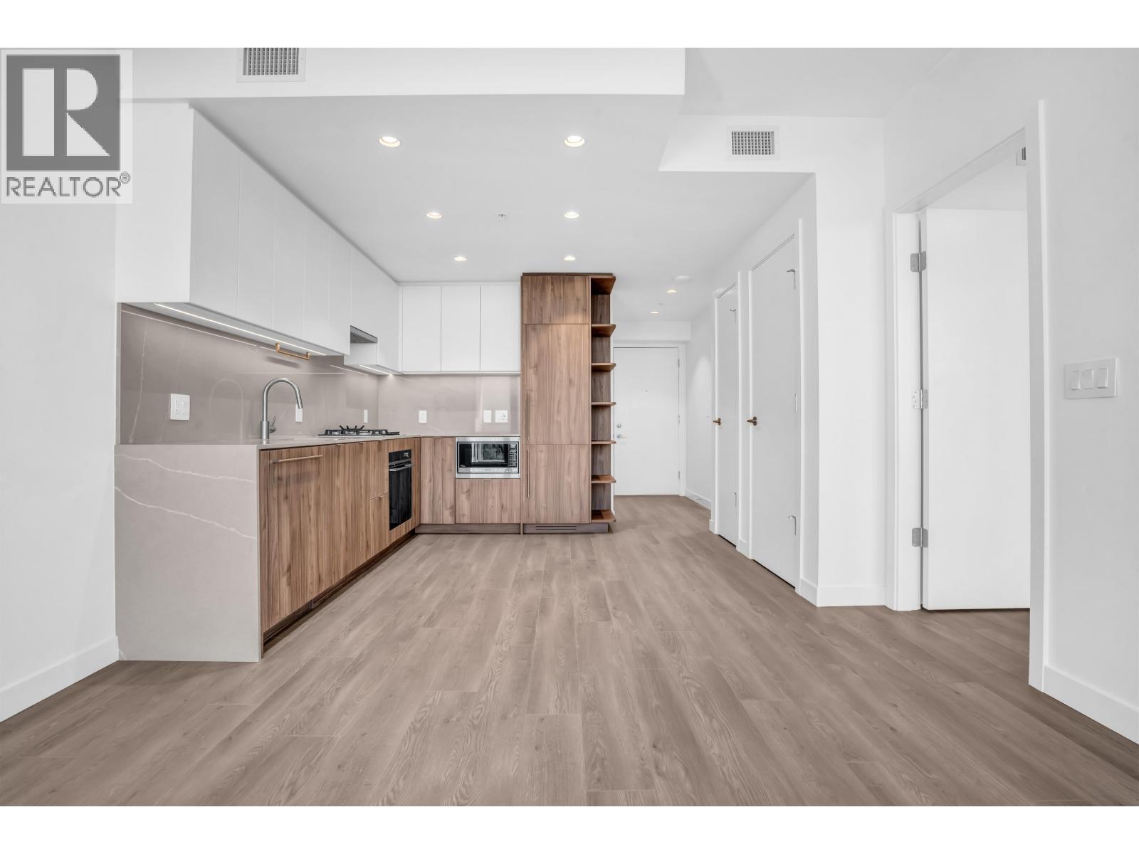 Photo 10 of 1605 505 Nelson Street, Coquitlam BC