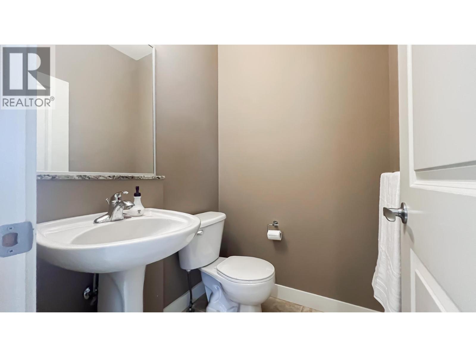 Photo 12 of 16 11393 Steveston Highway, Richmond BC