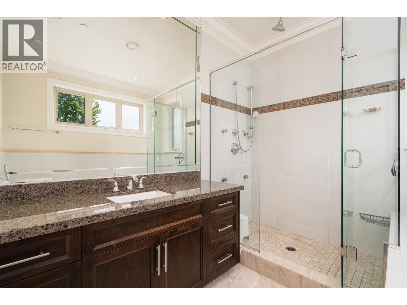 Photo 2 of 1683 W 64th Avenue, Vancouver BC