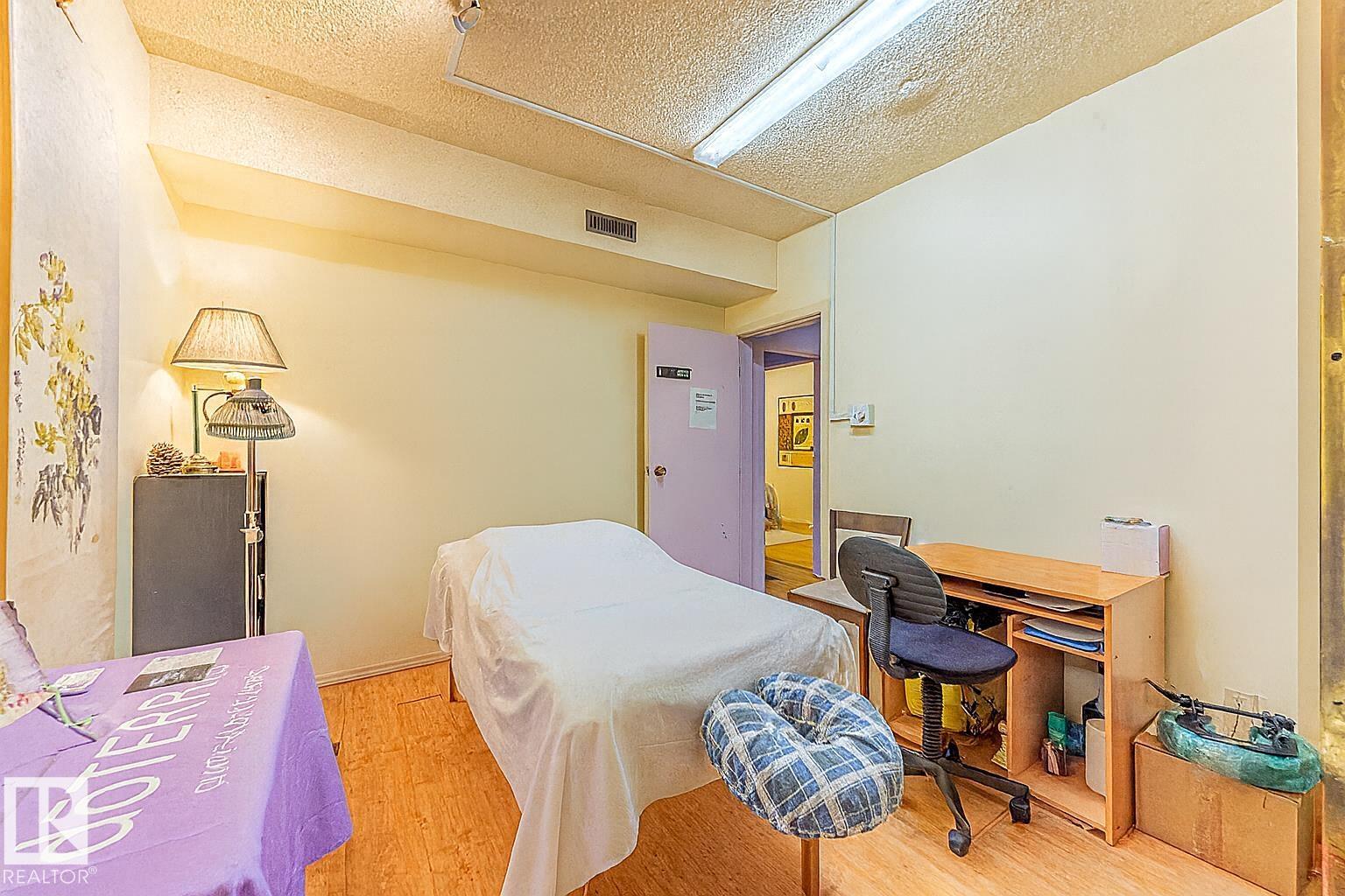 Photo 26 of 9865 85 Av Nw, Edmonton AB