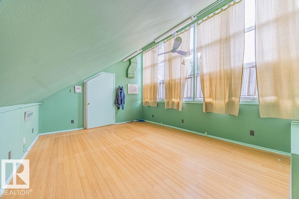 Photo 33 of 9865 85 Av Nw, Edmonton AB