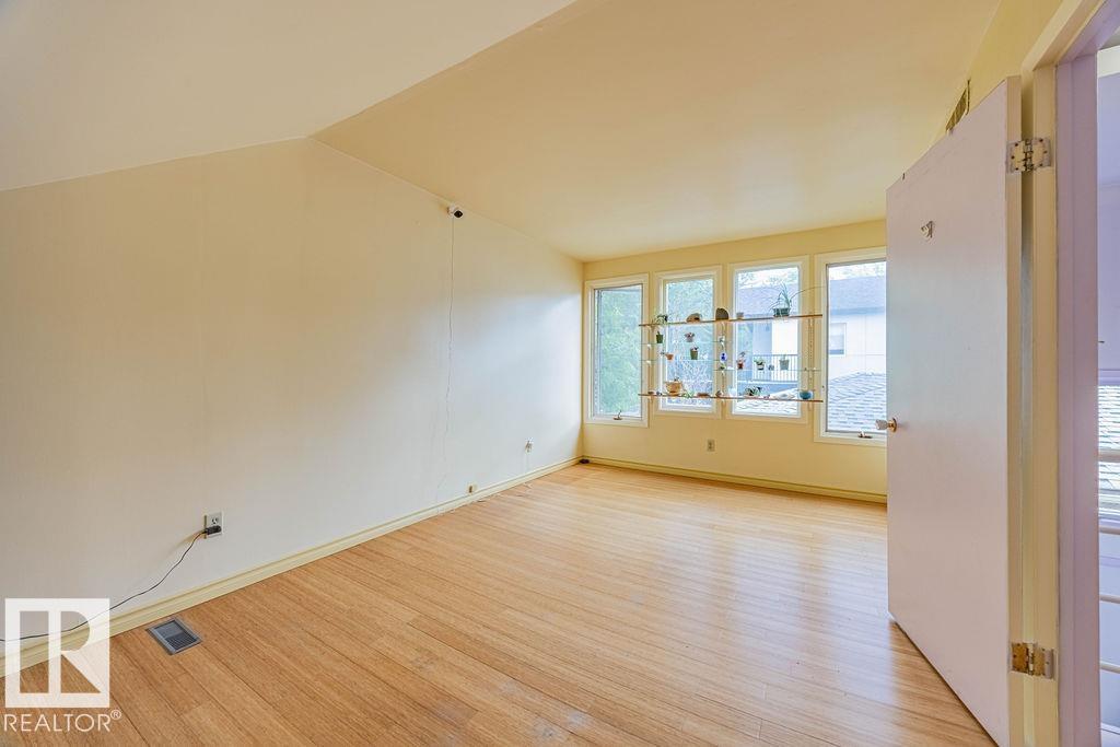 Photo 31 of 9865 85 Av Nw, Edmonton AB