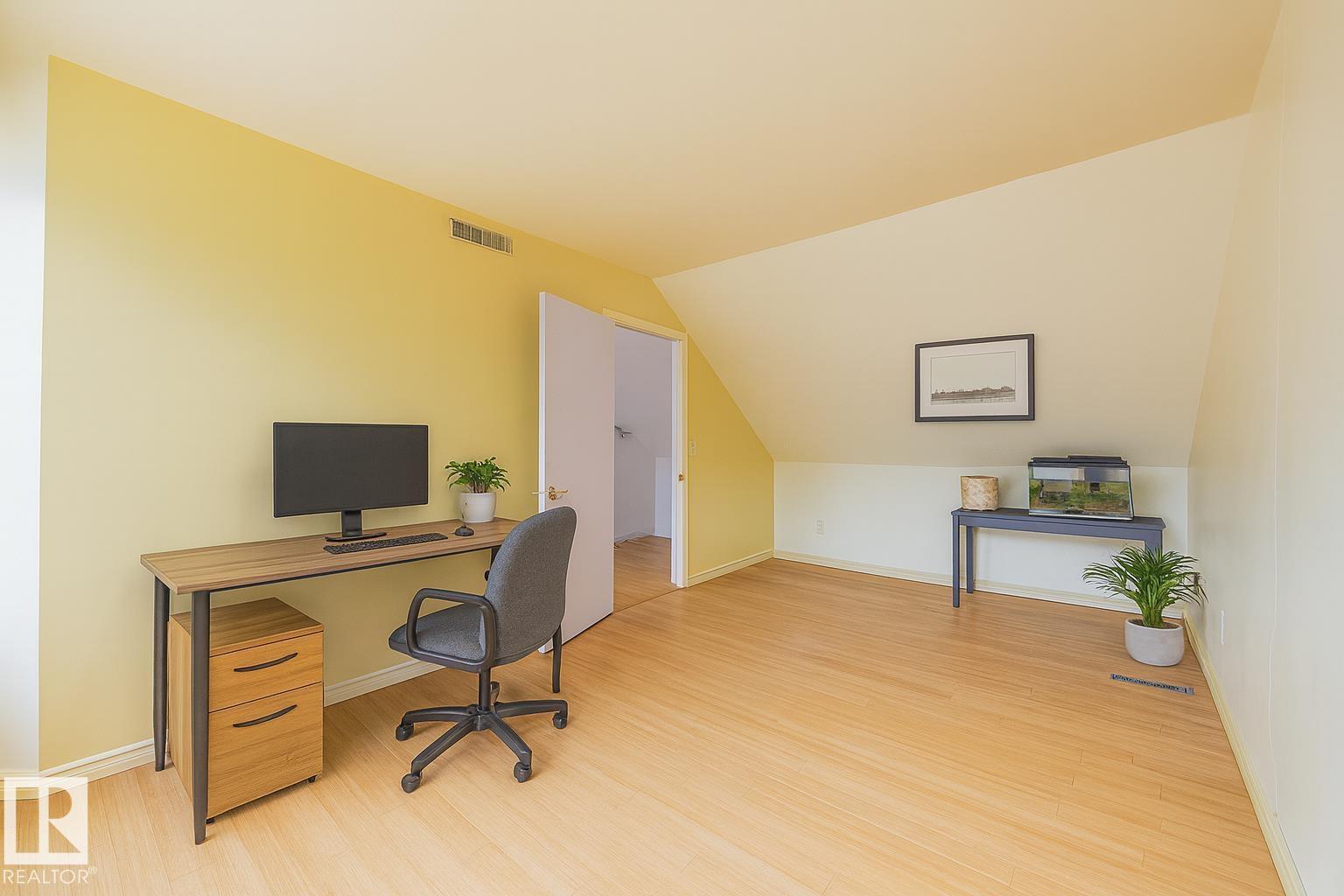 Photo 14 of 9865 85 Av Nw, Edmonton AB