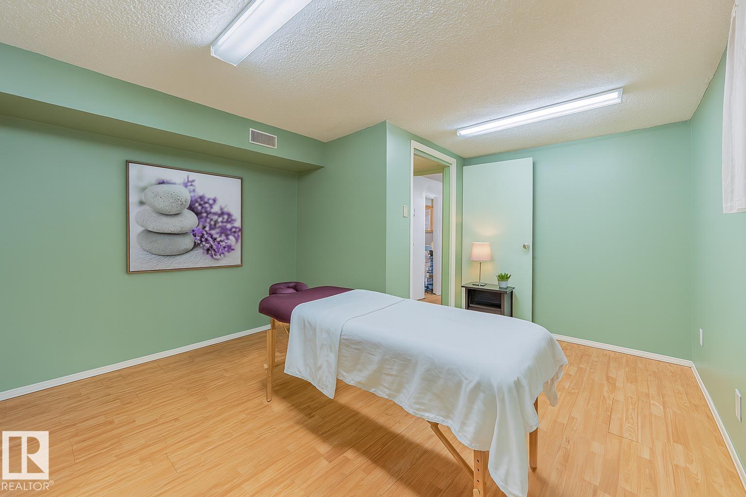 Photo 51 of 9865 85 Av Nw, Edmonton AB