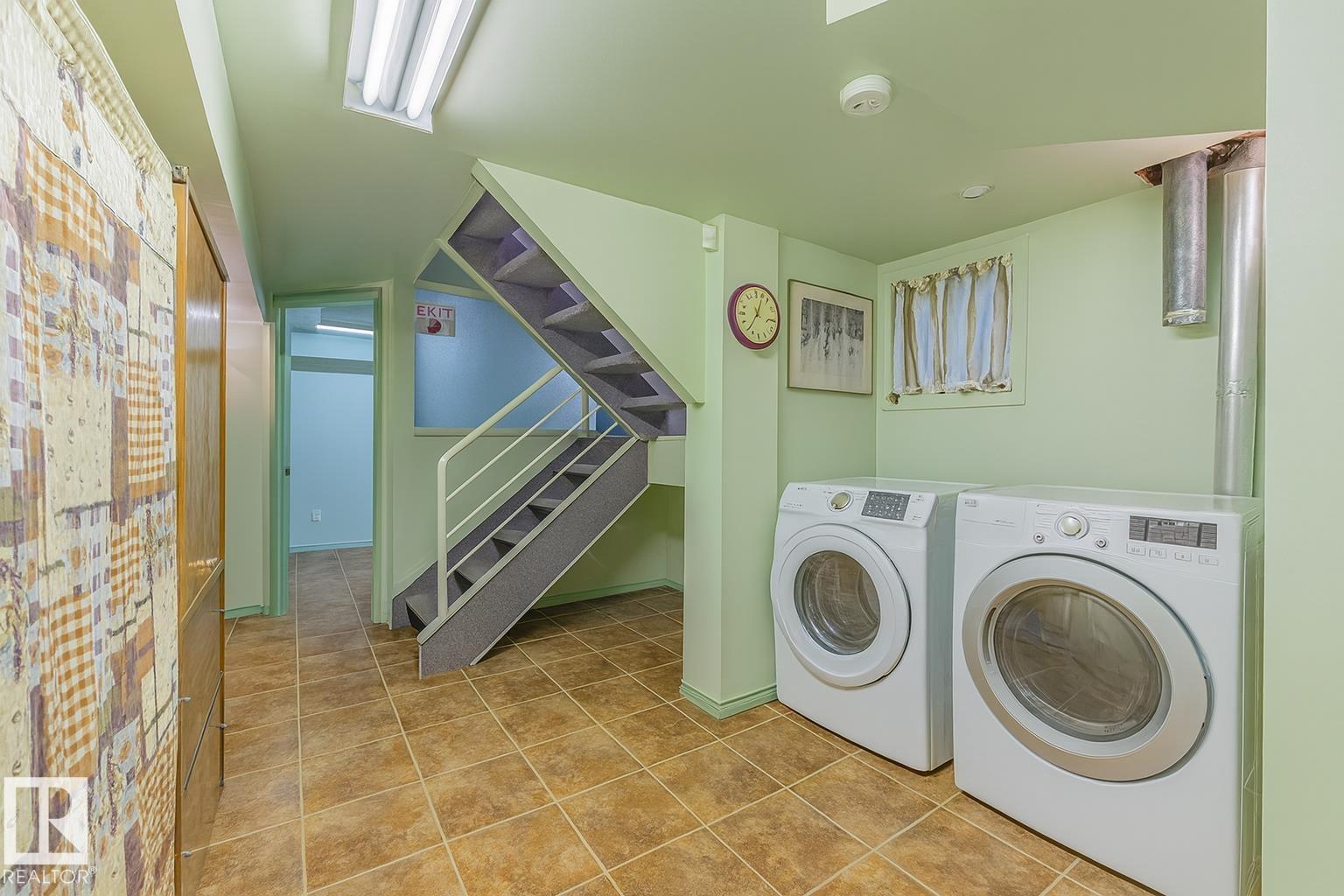 Photo 11 of 9865 85 Av Nw, Edmonton AB