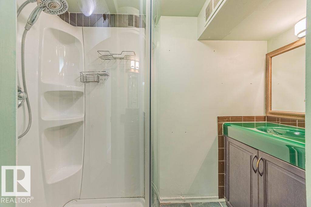 Photo 23 of 9865 85 Av Nw, Edmonton AB