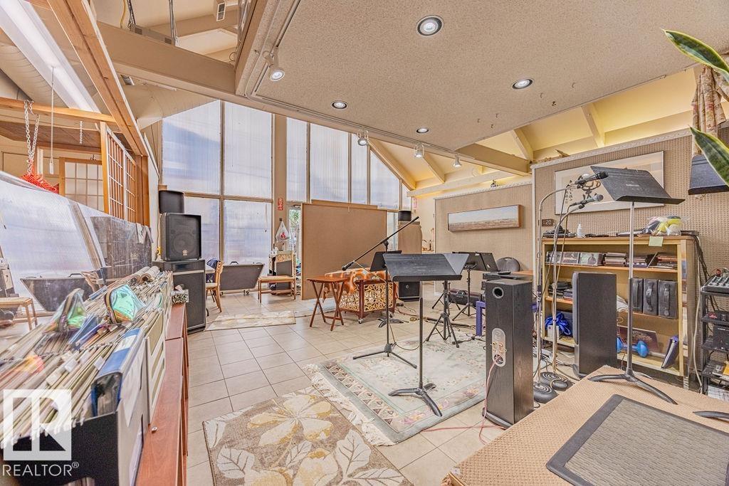 Photo 18 of 9865 85 Av Nw, Edmonton AB