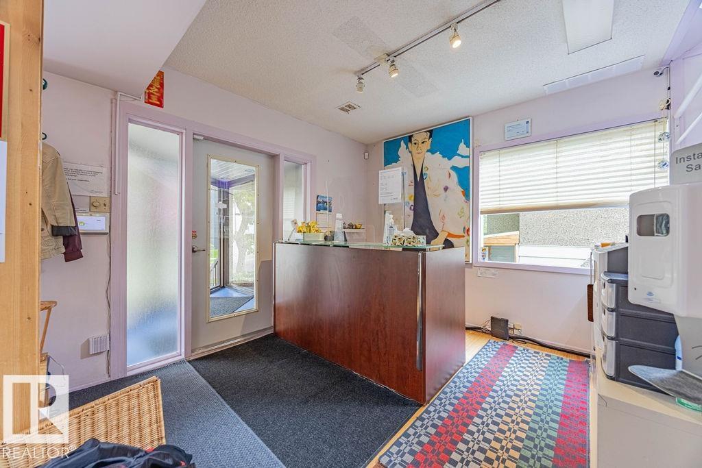 Photo 1 of 9865 85 Av Nw, Edmonton AB