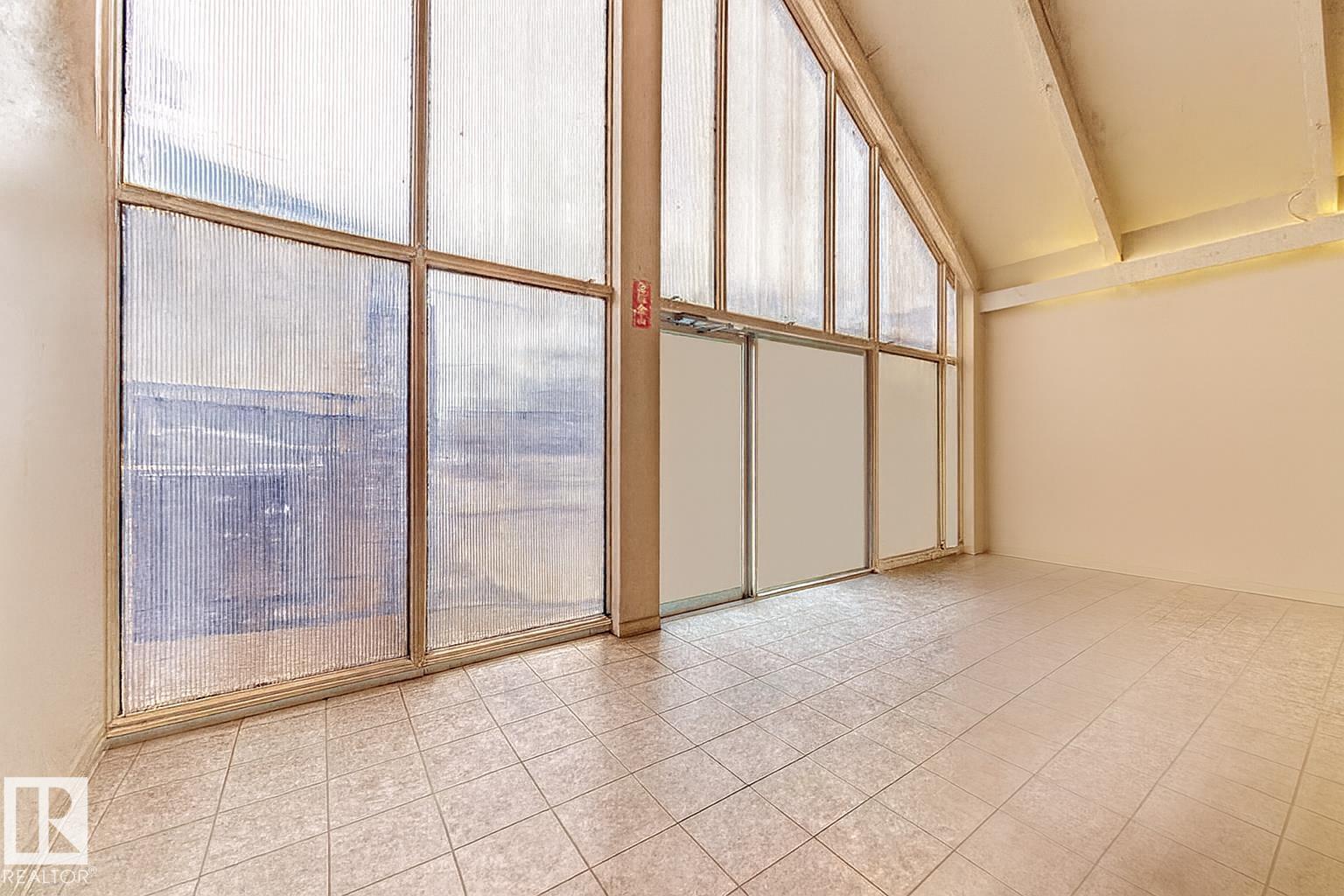 Photo 27 of 9865 85 Av Nw, Edmonton AB