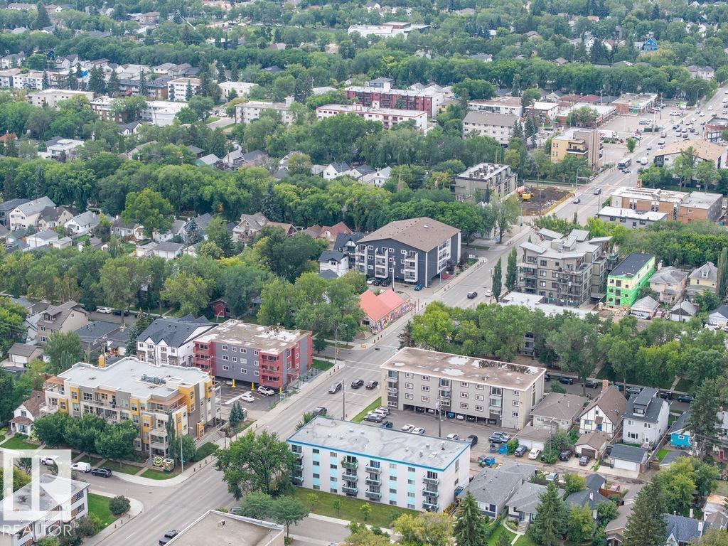 Photo 13 of 9865 85 Av Nw, Edmonton AB