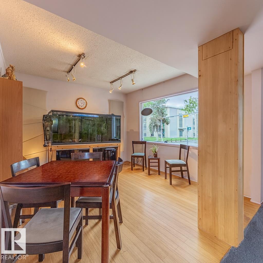 Photo 5 of 9865 85 Av Nw, Edmonton AB