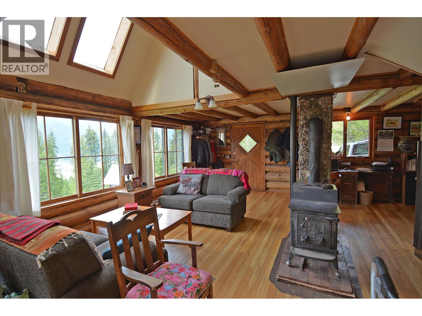 Photo 4 of 7150 7154 Graham Road, Appledale BC