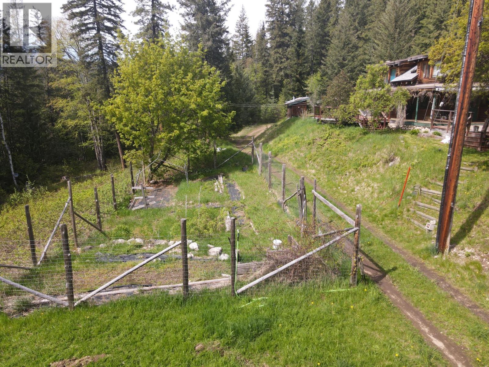 Photo 9 of 7150 7154 Graham Road, Appledale BC