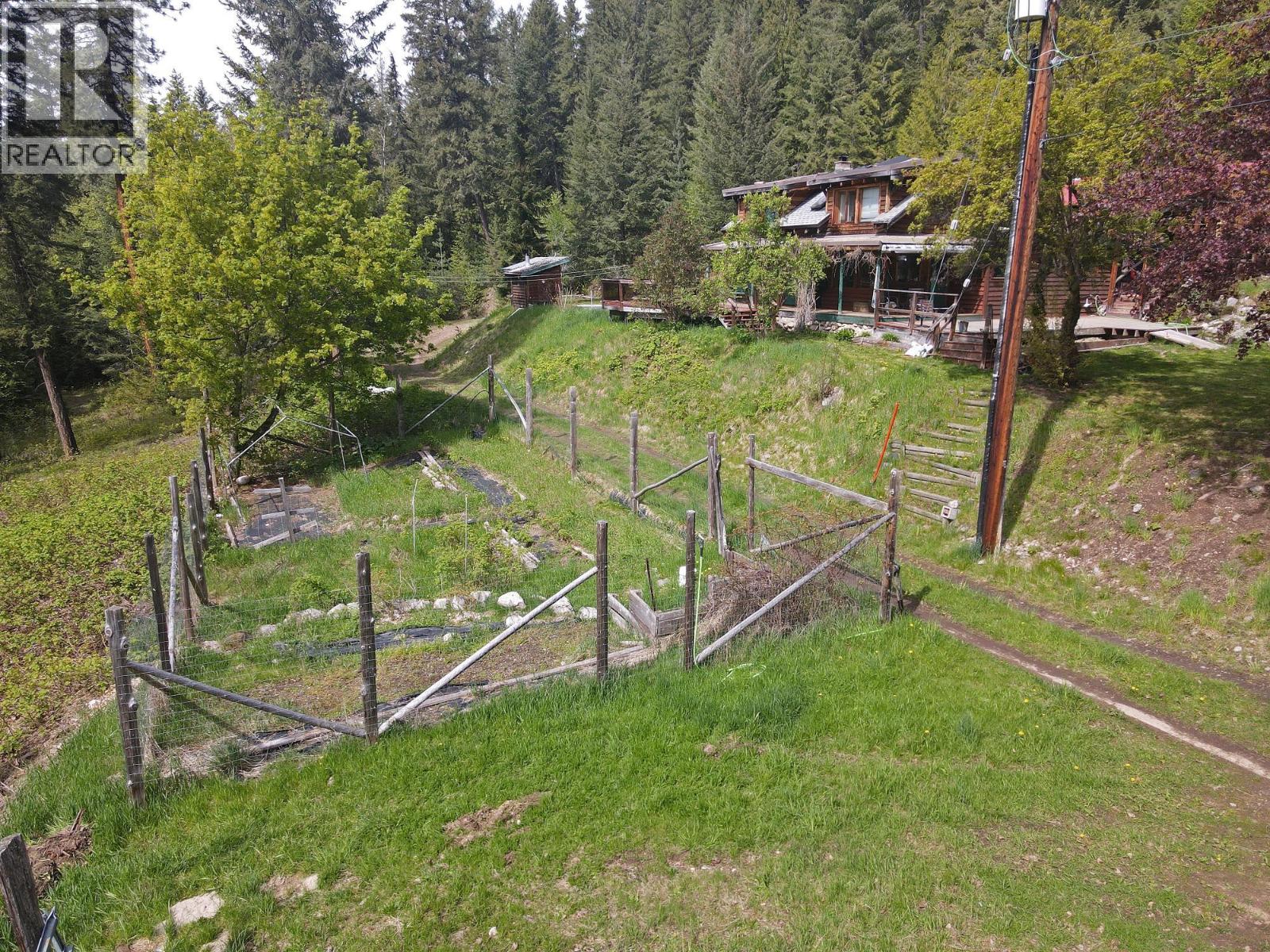 Photo 11 of 7150 7154 Graham Road, Appledale BC