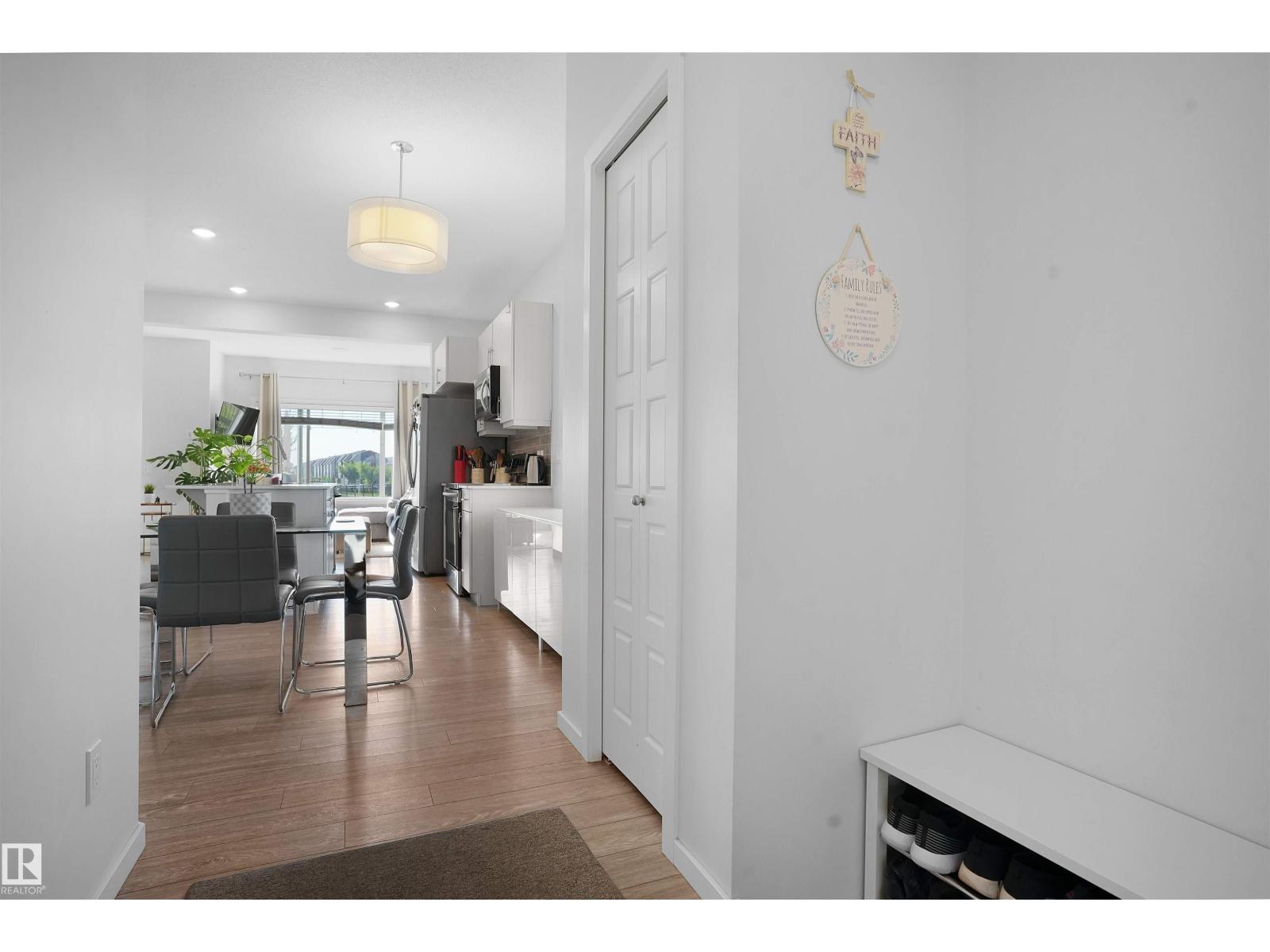 Photo 5 of 39 6004 Rosenthal Wy Nw, Edmonton AB