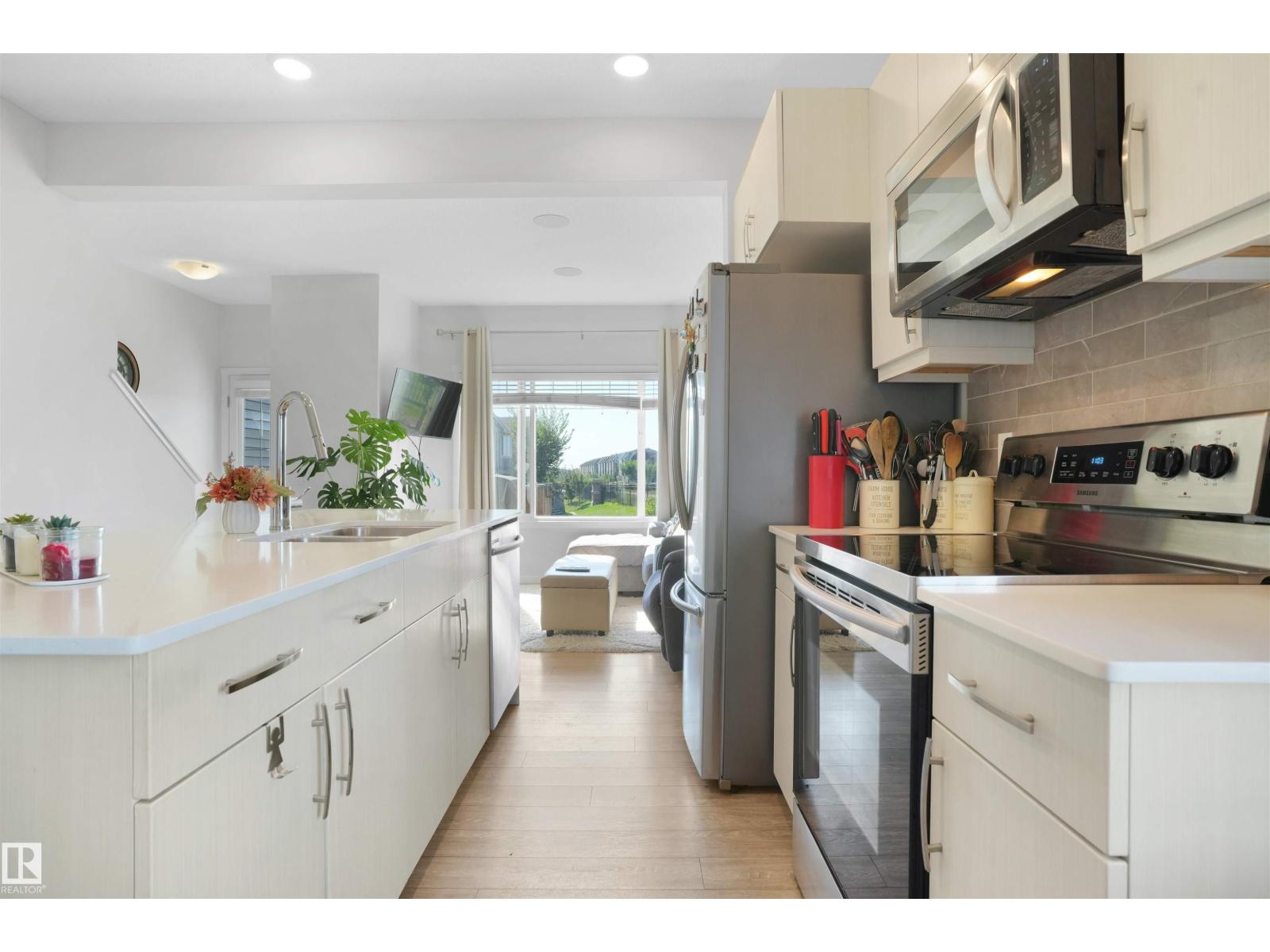 Photo 10 of 39 6004 Rosenthal Wy Nw, Edmonton AB