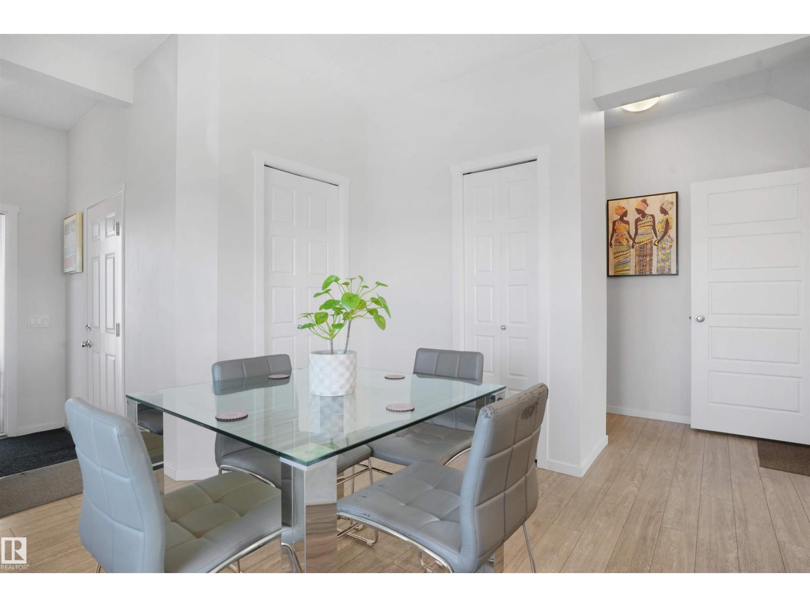 Photo 11 of 39 6004 Rosenthal Wy Nw, Edmonton AB