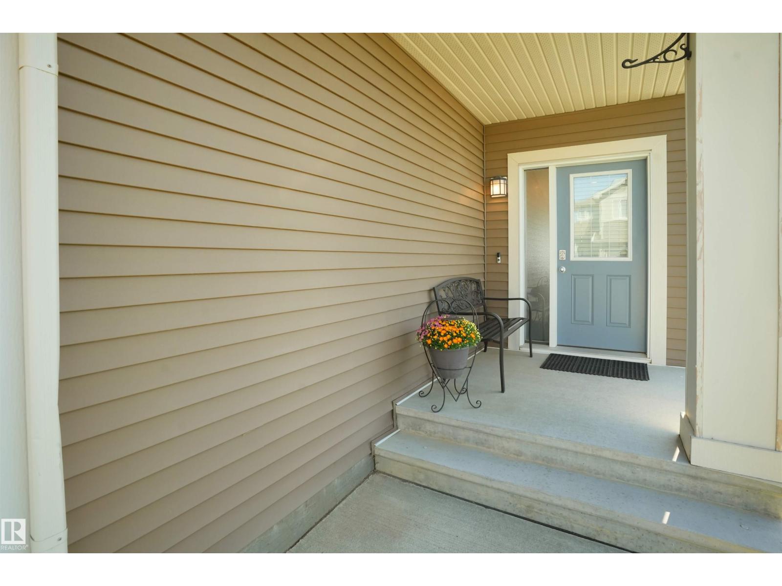 Photo 3 of 39 6004 Rosenthal Wy Nw, Edmonton AB