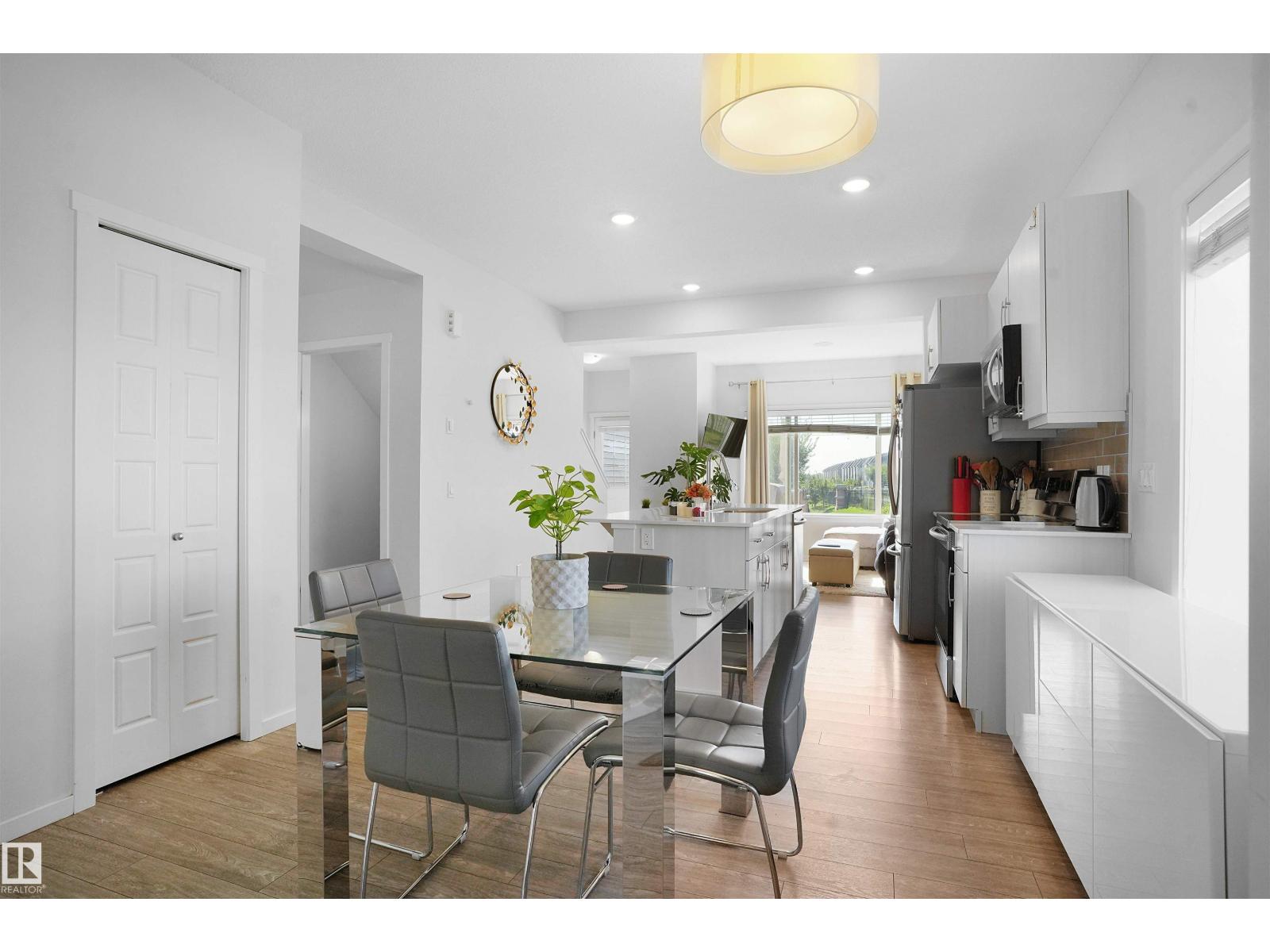 Photo 6 of 39 6004 Rosenthal Wy Nw, Edmonton AB