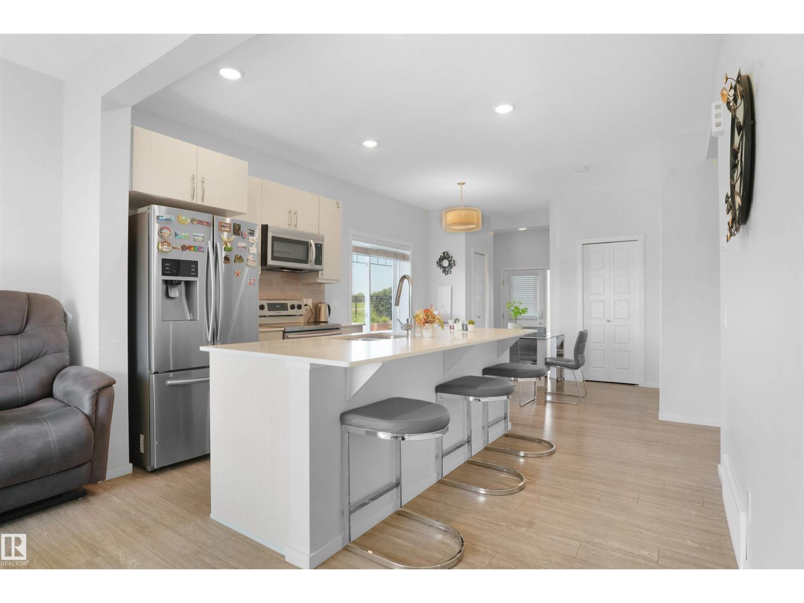 Photo 9 of 39 6004 Rosenthal Wy Nw, Edmonton AB