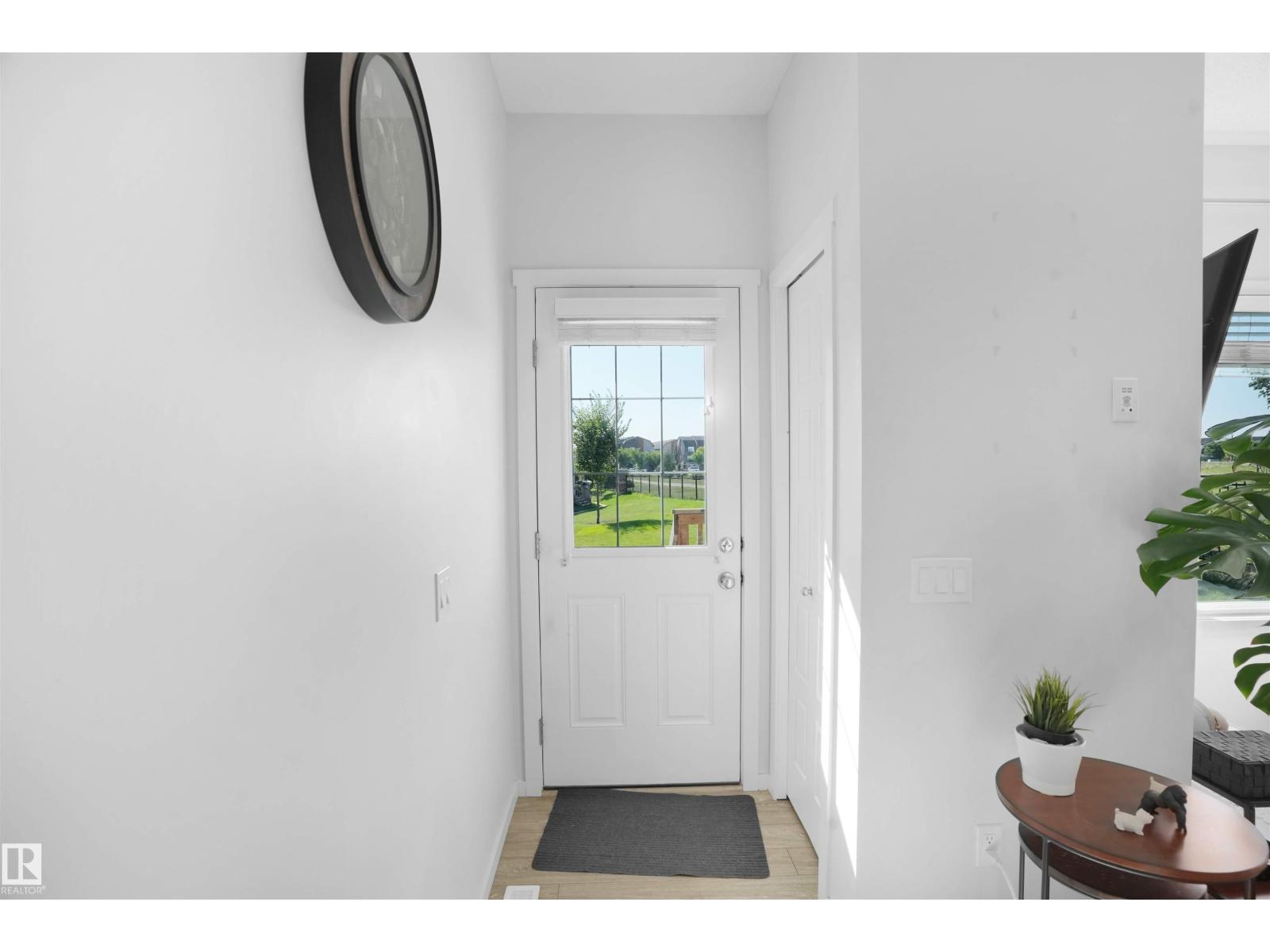 Photo 15 of 39 6004 Rosenthal Wy Nw, Edmonton AB