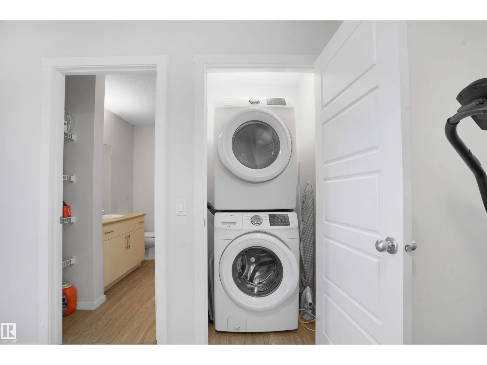 Photo 21 of 39 6004 Rosenthal Wy Nw, Edmonton AB