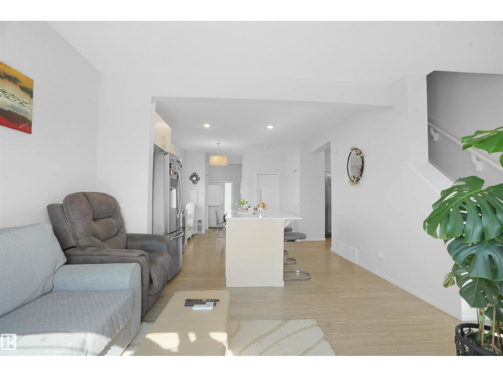 Photo 14 of 39 6004 Rosenthal Wy Nw, Edmonton AB