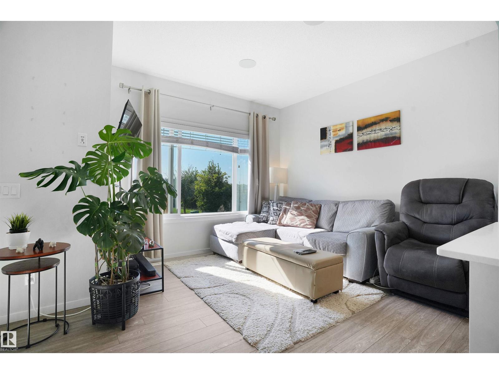 Photo 13 of 39 6004 Rosenthal Wy Nw, Edmonton AB