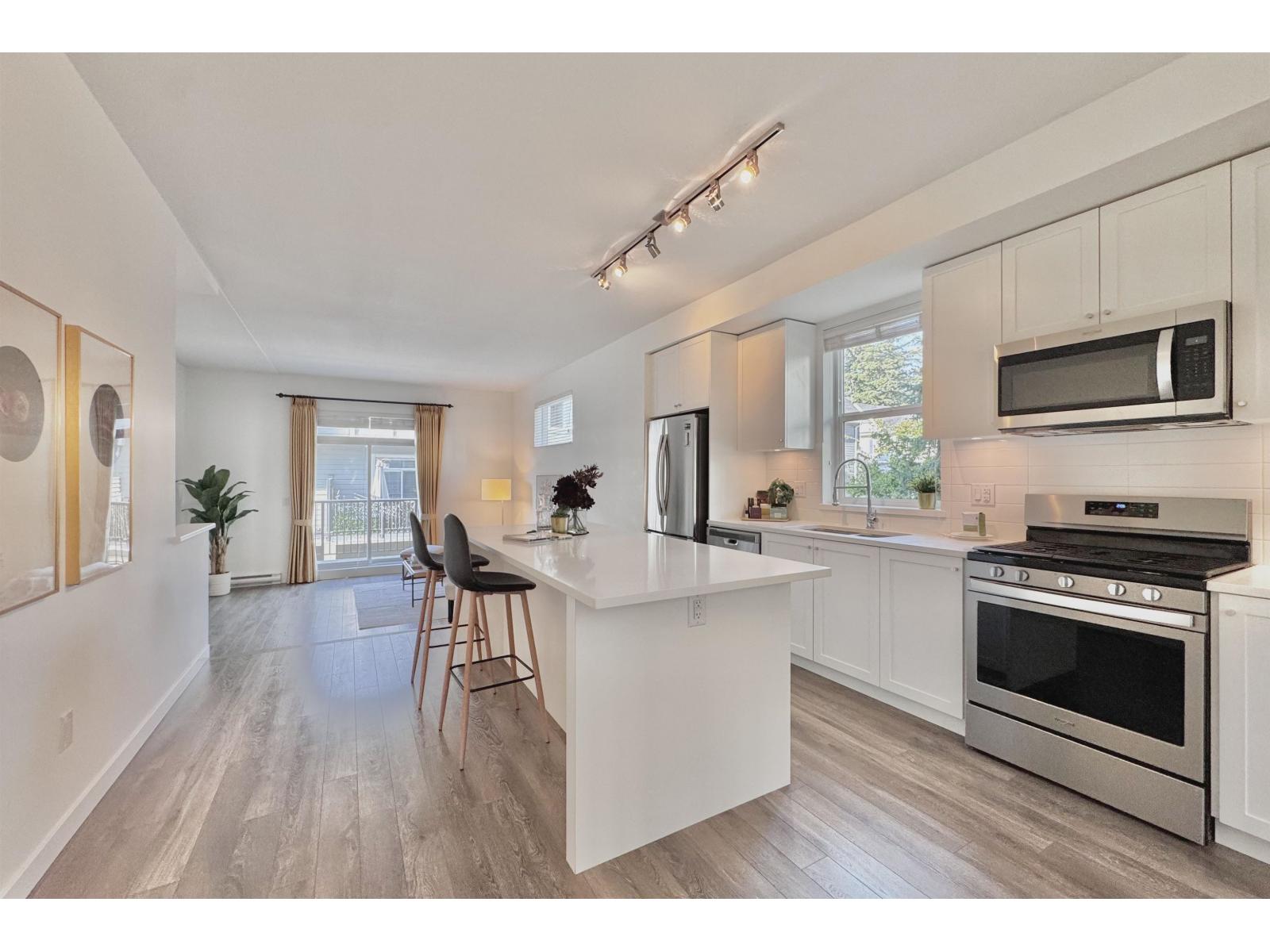 Photo 15 of 36 16678 25 Avenue, Surrey BC