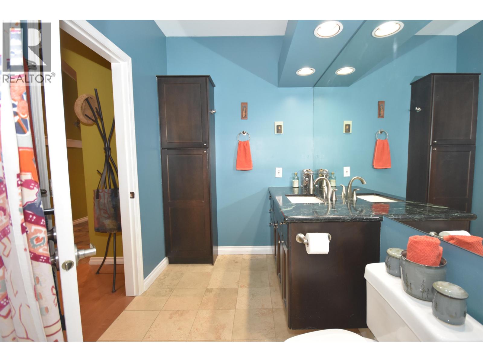 #302-4955 RIVER Road, Delta