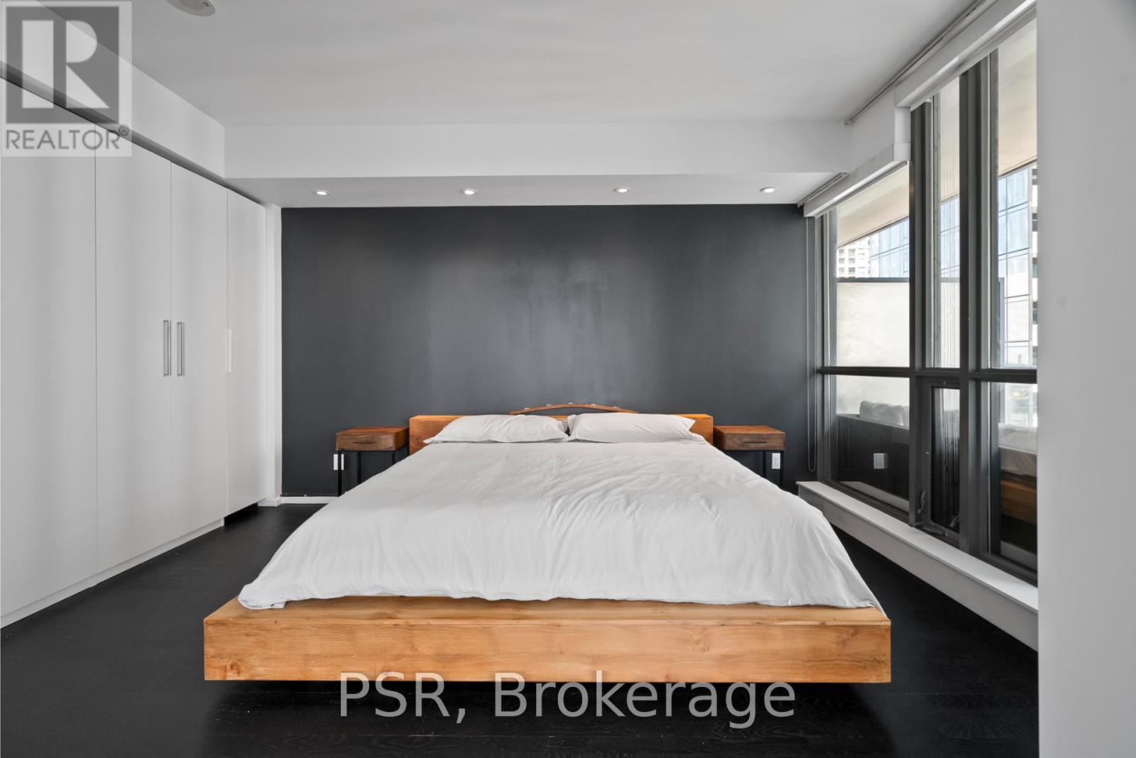 Photo 1 of 2506 8 Charlotte Street, Toronto ON