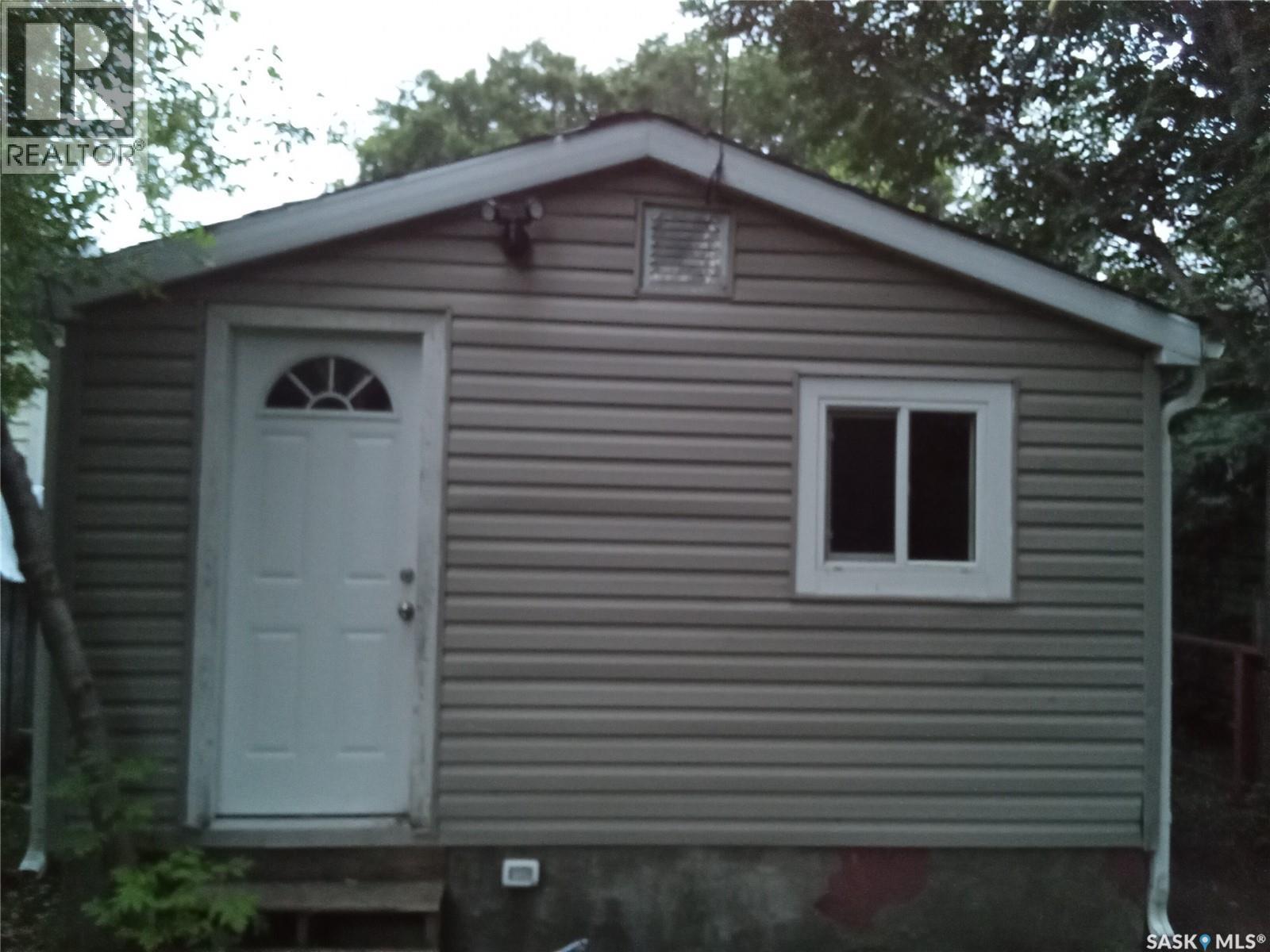 Photo 11 of 125 S Avenue S, Saskatoon SK