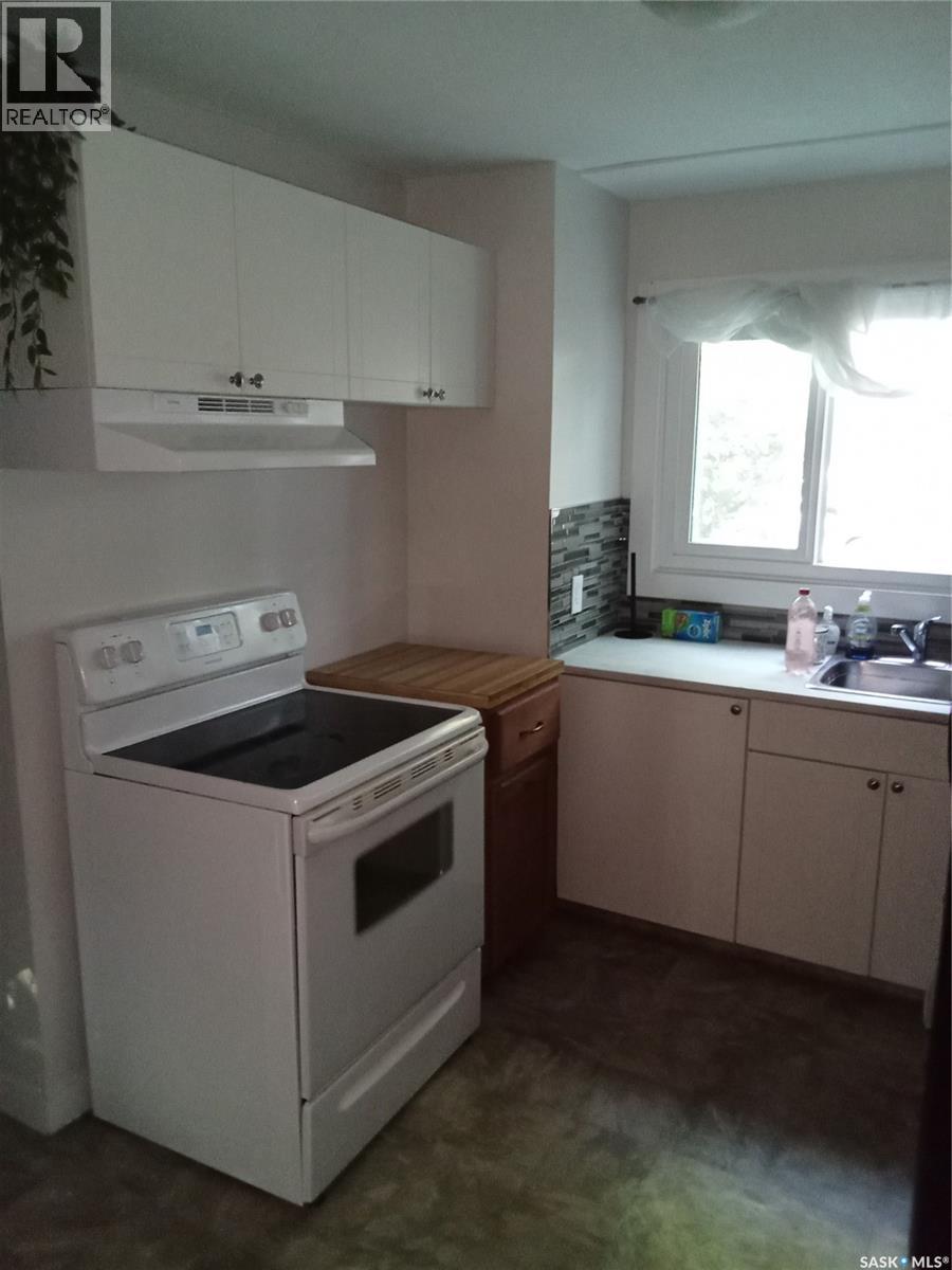 Photo 8 of 125 S Avenue S, Saskatoon SK