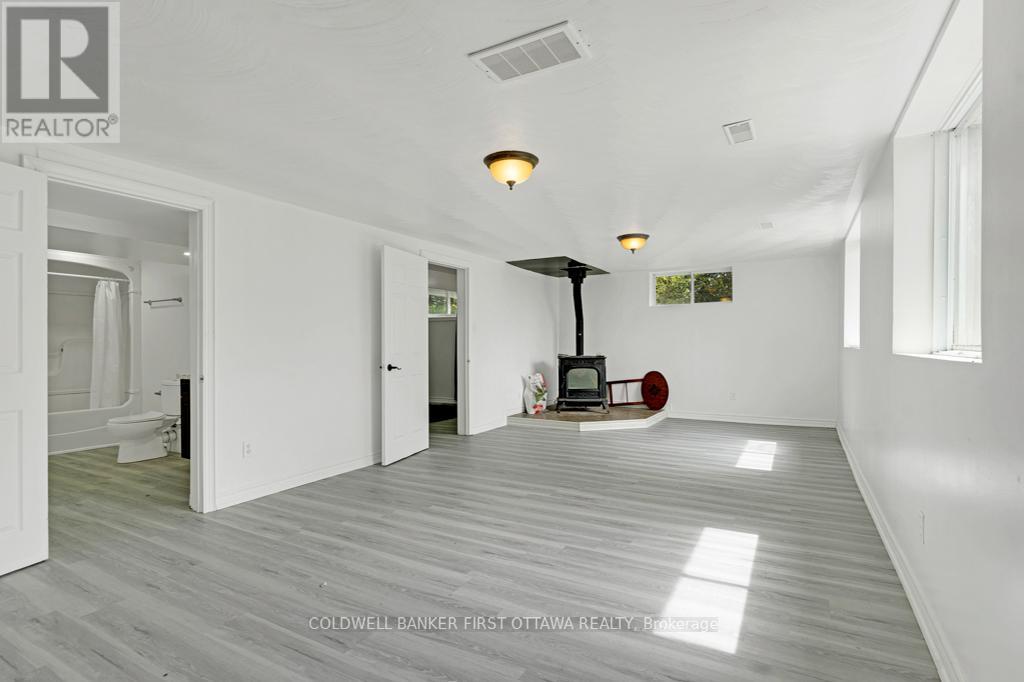 Photo 6 of 467 Lake Eloida Road, Elizabethtownkitley ON